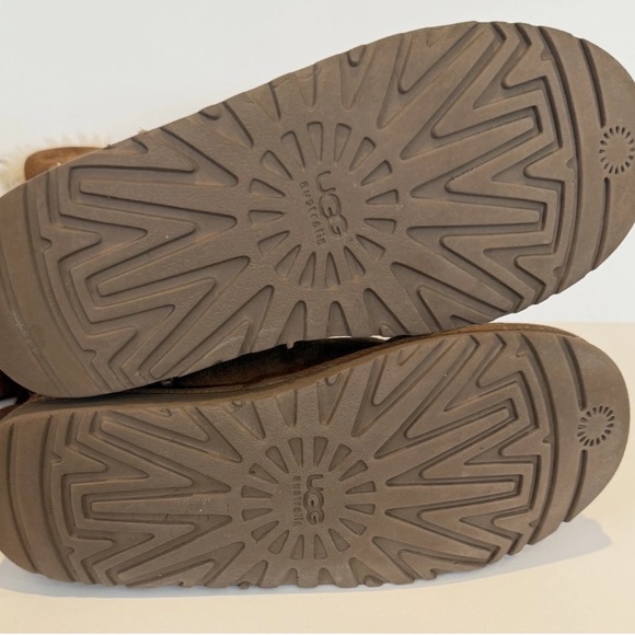 UGG Women's Chestnut Brown Bailey Bow II Short Sheepskin Boots  Size 5 - Picture 5 of 8